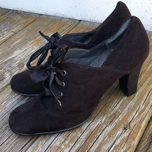 Size 8 1/2 Aerosoles peep heels
